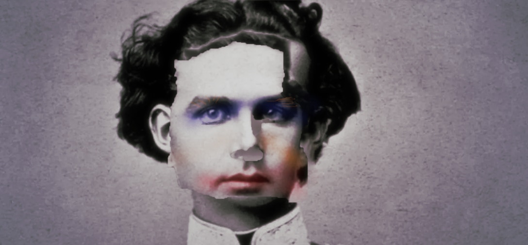 Ludwig II., mit violett gefärbten Augen und lippenstiftroten Lippen